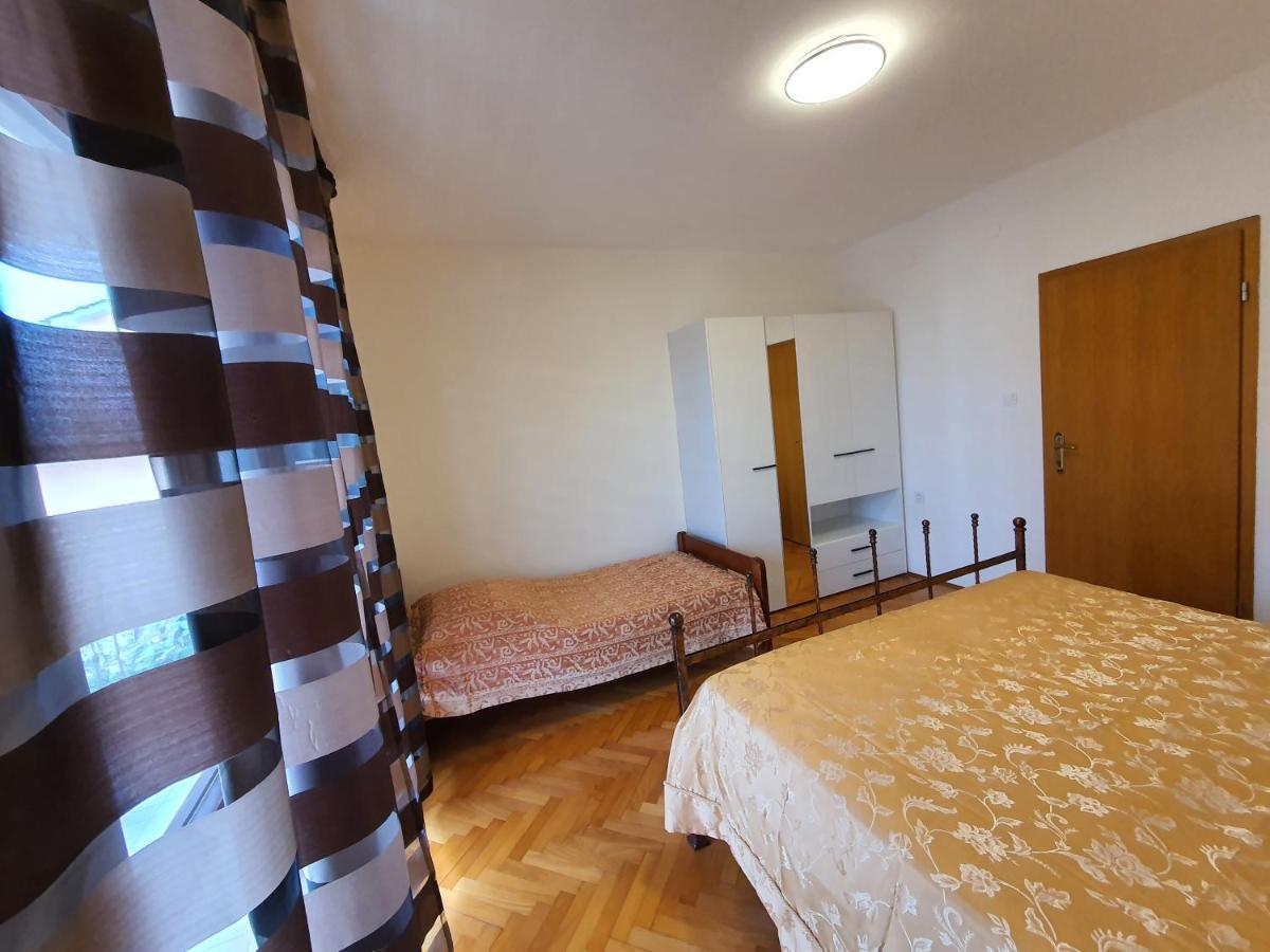 Apartments Luciana & Helena Pula Buitenkant foto