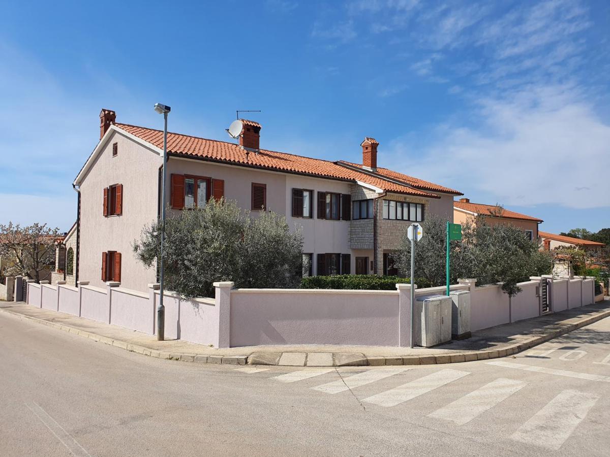 Apartments Luciana & Helena Pula Buitenkant foto