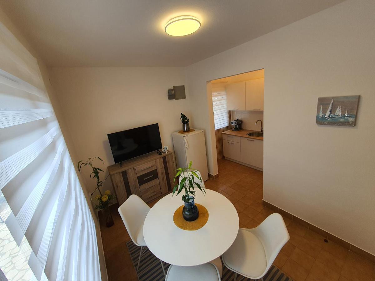 Apartments Luciana & Helena Pula Buitenkant foto