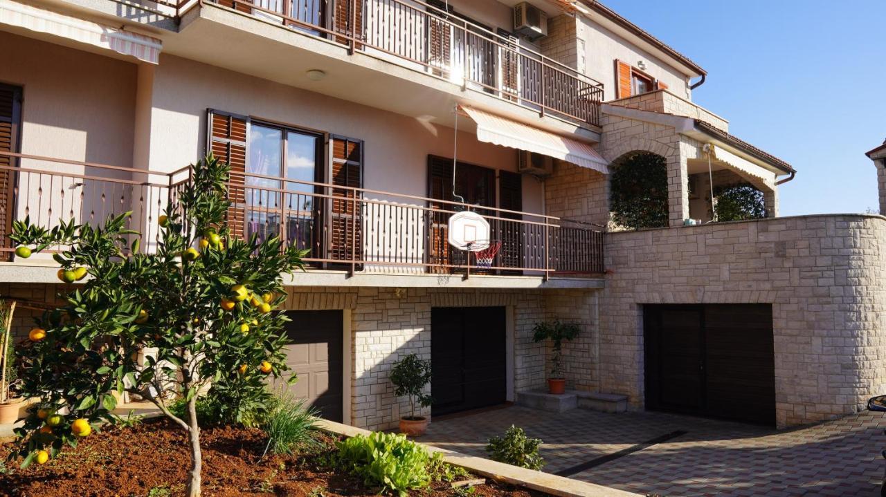 Apartments Luciana & Helena Pula Buitenkant foto